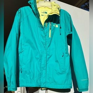 North Face Women’s Hyvent Jacket- XS